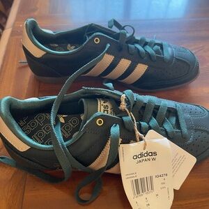 Adidas Japan W Sneakers in Mineral Green